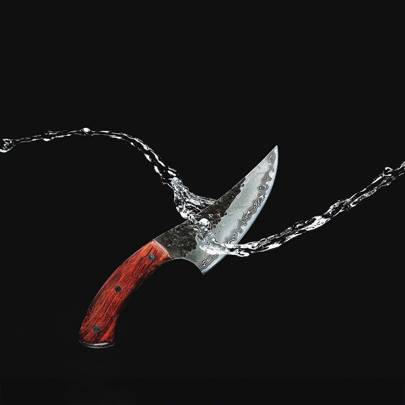 Fyn Damascus knife is water resistant