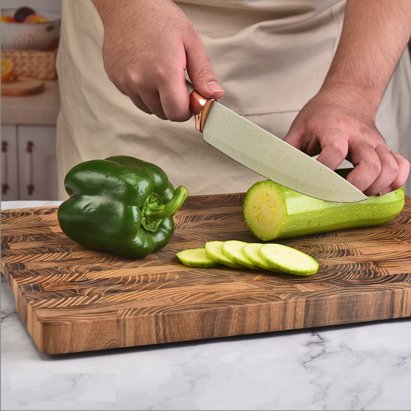 Damascus Knife vs Stainless Steel: Which Blade is Right for You?