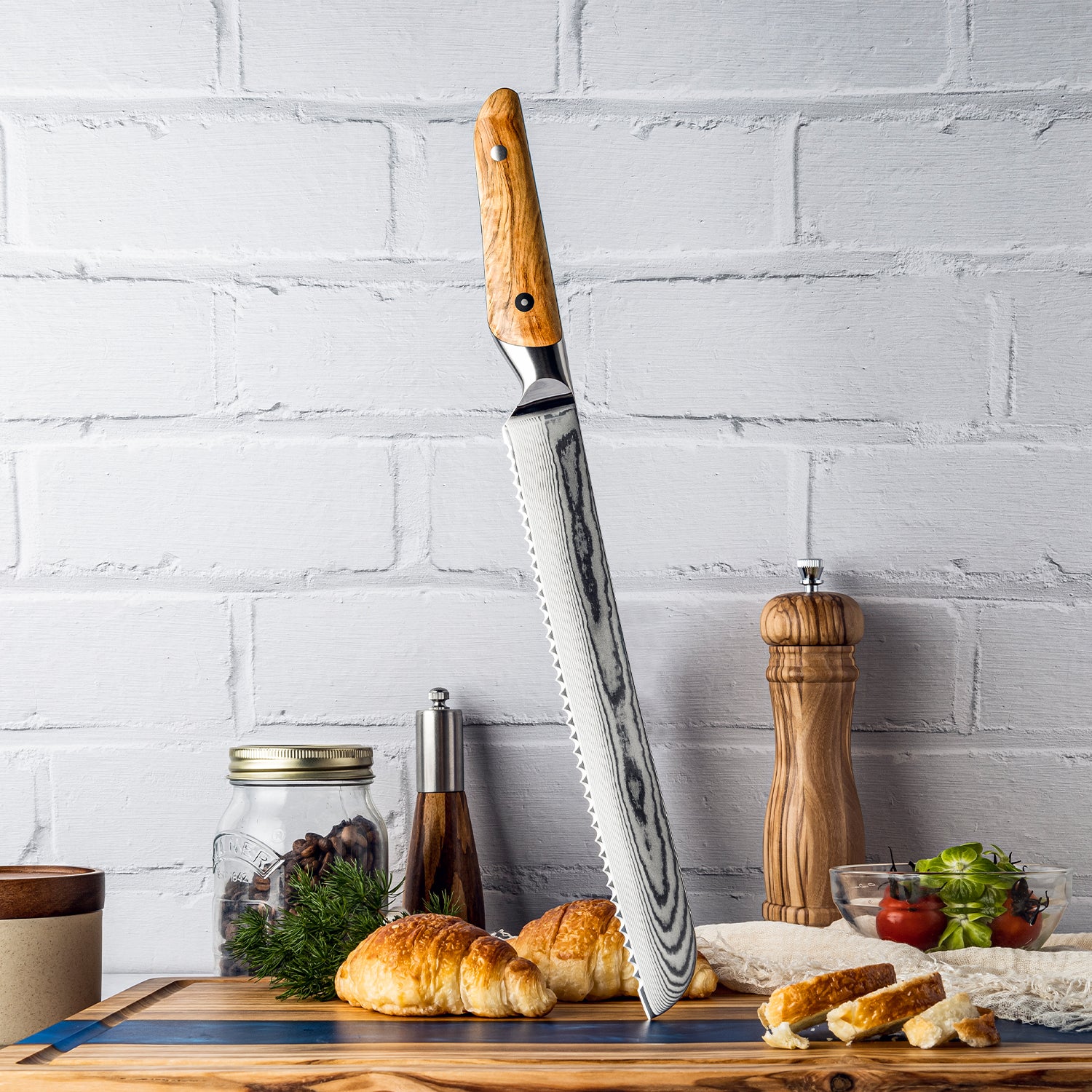 Fyn 9.7" Damascus Bread Knife – Serrated Olive Wood Handle