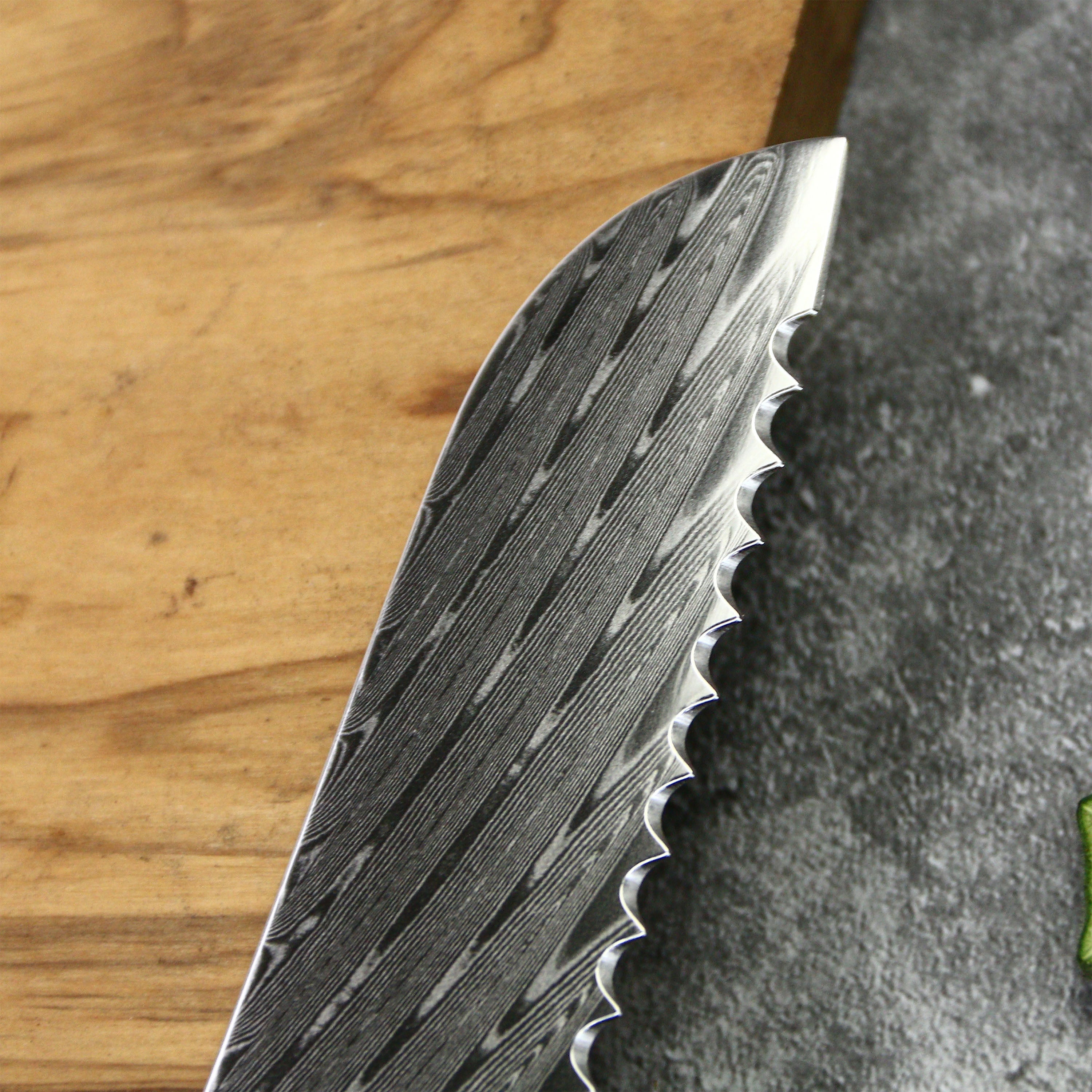 sharp edge of bread knife